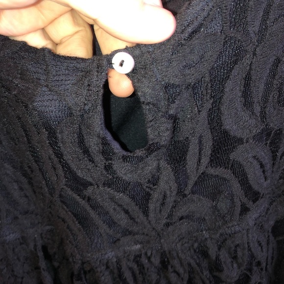 COPY - G21 - xxl burgundy lace sleeveless top/ blouse- can be worn with legging… - Picture 5 of 7